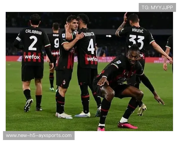 AC米兰脚后跟妙传配合，莱奥轻松破门