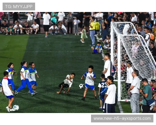 大连社媒话题高涨,球迷自发组织为球队造势 大连社媒话题高涨,球迷自发组织为球队造势