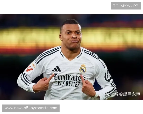 姆巴佩高速接球转身动作利落 姆巴佩高速接球转身动作利落